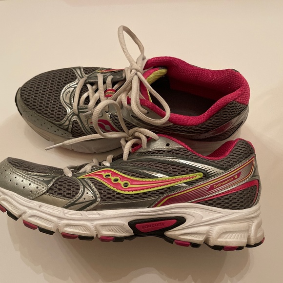 Saucony shoes - Picture 1 of 2